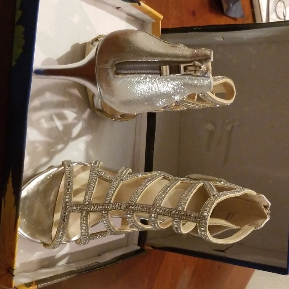 Shoes - Picture 2 of 3